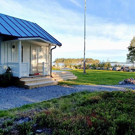 Stuga Med Havsutsikt Robertsfors Екстер'єр фото